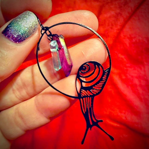 🐌💎  Crystal Black Dangly Snail Earrings  💎🐌 - Picture 3 of 8